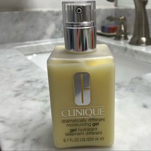 CYBER MONDAY SALE!! BRAND NEW Clinique Dramatically Different Moisturizing Gel
